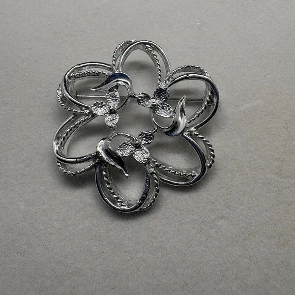 Vintage Sarah Coventry Silver Tone Fleurette Costume‎ Jewelry Brooch Signed
