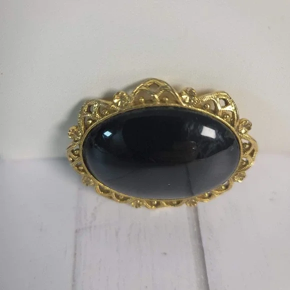 Vtg 1928 Gold Tone Black Cabochon Filigree Brooch Pin‎ Victorian Revival Ornate
