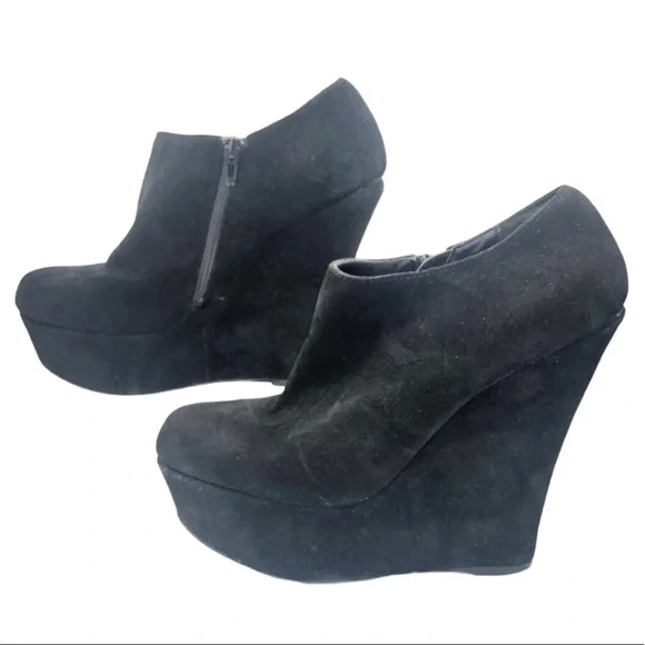 Steve Madden Black Suede Leather Wedge Size 8.5 M