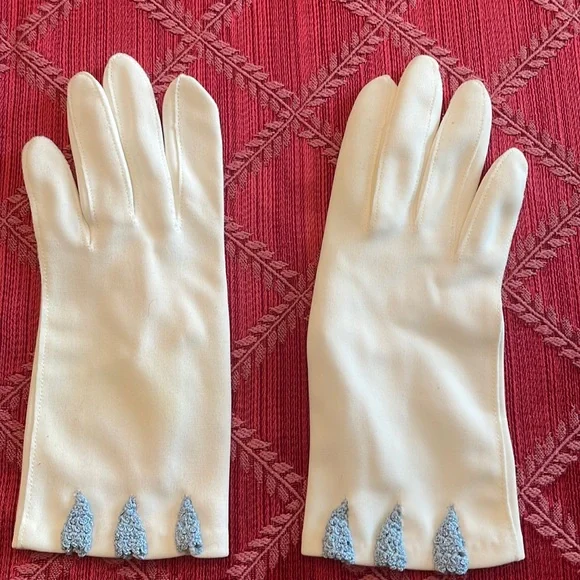 Vintage van RAALTE Reindoe white embroidered gloves nylon embellished