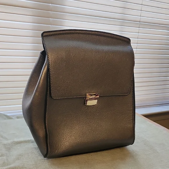 UNBRANDED SILVER LEATHER BACKPACK