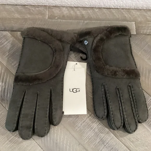 UGG Genuine Shearling Suede Gloves, size L