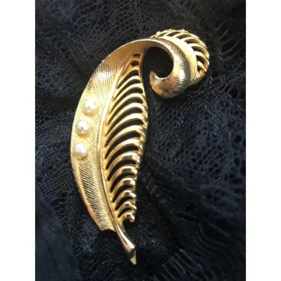 Vintage Gold tone Feather Brooch/Pin with Faux Pearls MCM 1960