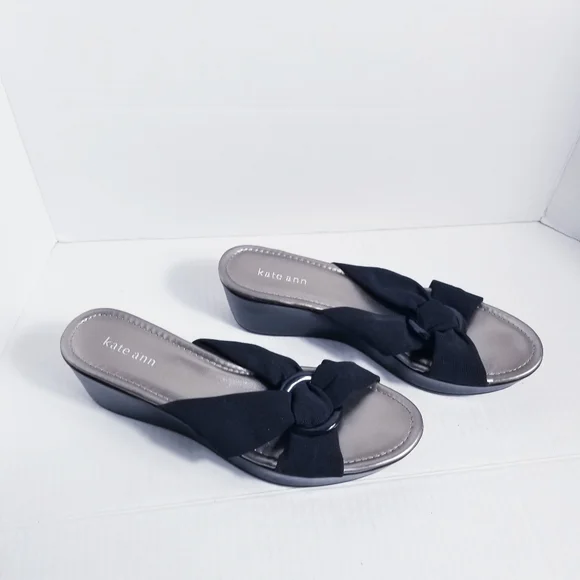 KATE ANN BLACK WEDGED SANDALS APPROX SIZE 9 (PHOTO HAS MEASUREMENT)