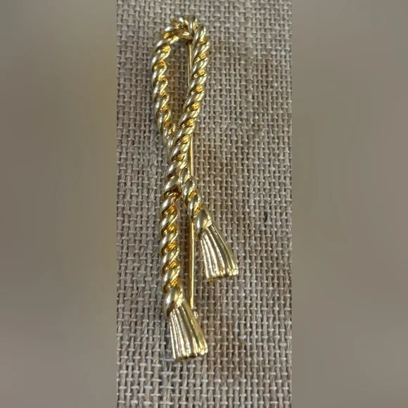 Vintage Monet Gold Tone Twisted Rope Tassel Pin Brooch