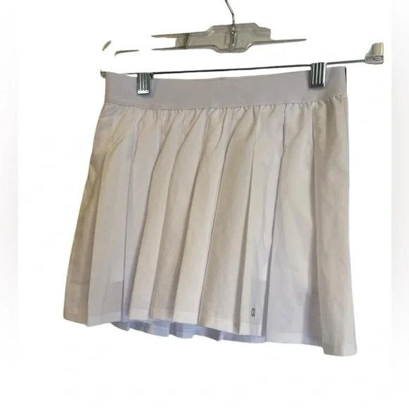 NWT Alo Yoga varsity tennis skirt WHITE Size XXS