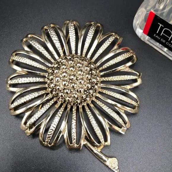 Vintage Sarah Coventry Sunflower Gold Tone Metal Brooch Pin