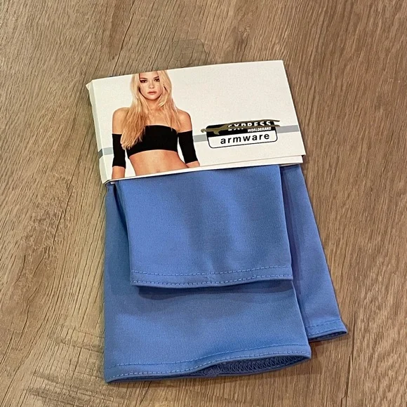 Arm wear blue size s/m NWT‎