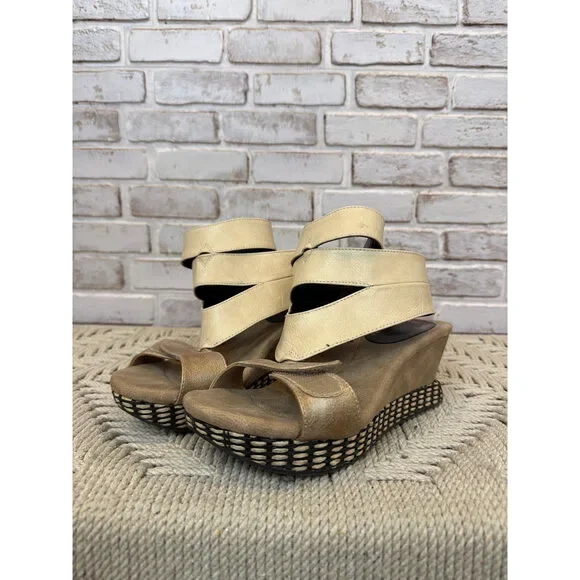 Modzori Life Leather Wedge Sandal Taupe Size 7 Good