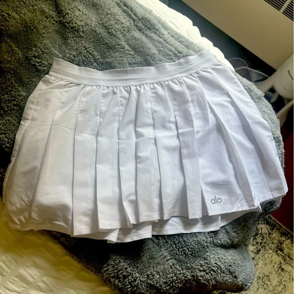 ALO Varsity Tennis skirt in white! Excellent condition!