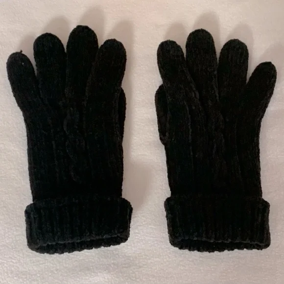 BLACK CABLE KNIT DESIGN CUFFED KNIT GLOVES