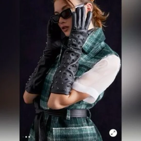 Anthropologie Maeve Sheep Leather Medium Elegant Black Studded Gloves