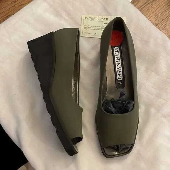 PETER KAISER OLIVE GREEN AND BLACK WEDGE OPEN TOE SHOES.  NEW