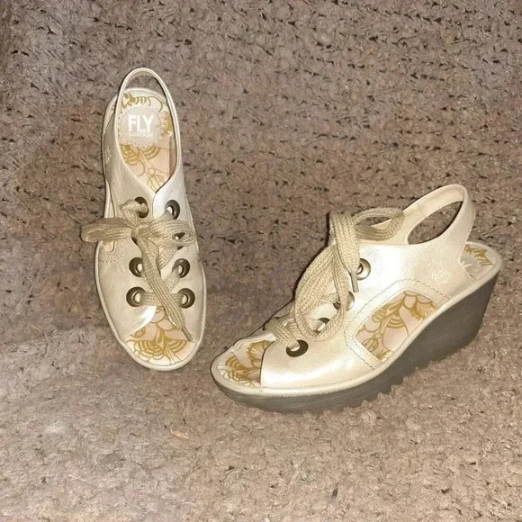 FLY LONDON-Ylva-Pearlescent Beige Leather Lace Up Wedge-Sz 38-7.5-Excellent