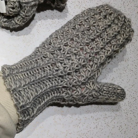 Madison 88 crochet gloves