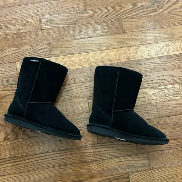 BEARPAW Women's Eva Short Sheepskin Boots