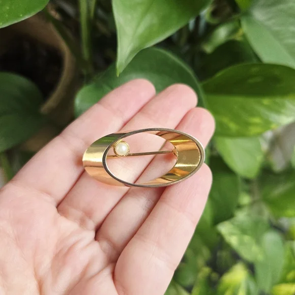 Vintage Gold Pearl Lapel Brooch Pin