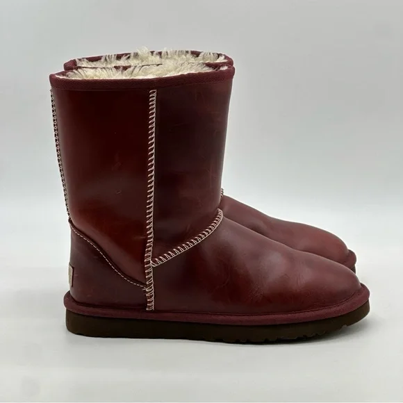 UGG Classic Short Leather Boots. Size 7