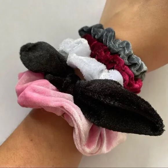 𝅺Set of 5 Velvet Scrunchies