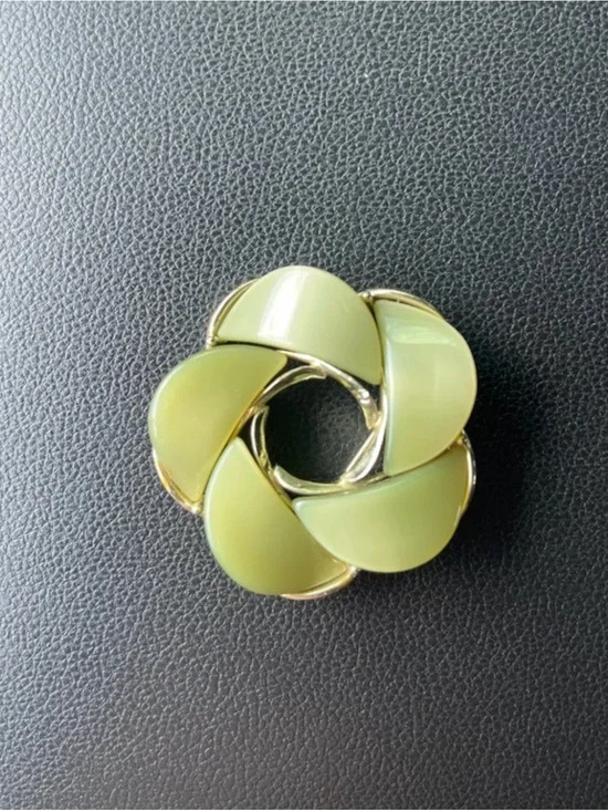 STAR Vintage Green Thermoset Brooch Pin