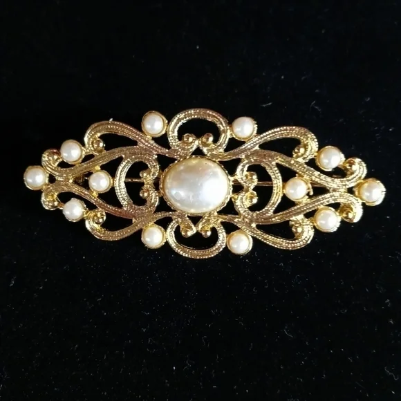 Brooch with white beads