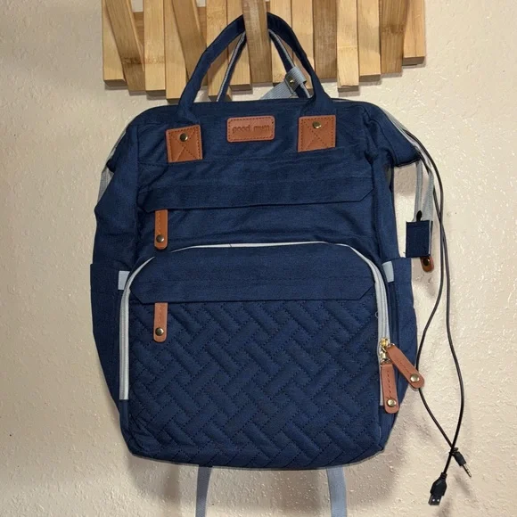 NWOT GOOD MUM Multifunctional Diaper Bag. The bag has a quilted front p