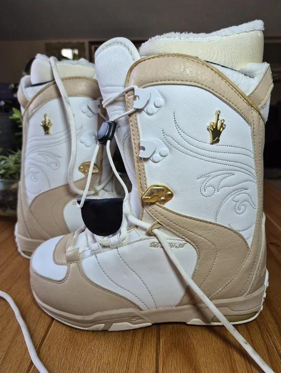 Nidecker DIVA Lace White Snowboard Boots - Womens Size 7.5