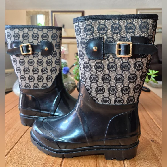 MICHAEL‎ Michael Kors Logo Rainboots - Size 6