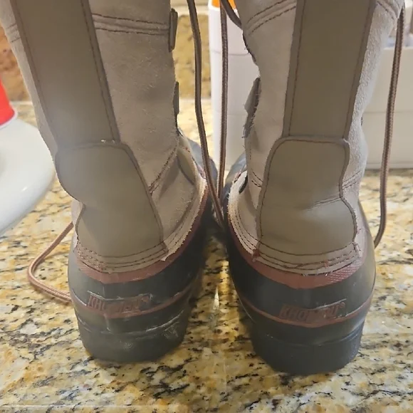 Khombu Women's Winter Boots in Gray and Black Size 8