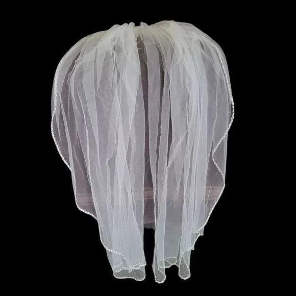 Bead trimmed veil