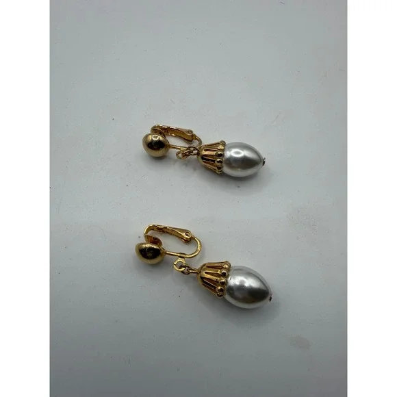 Vintage Park Lane Gold Tone Faux Teardrop Pearl Clip On Drop Earrings Classic