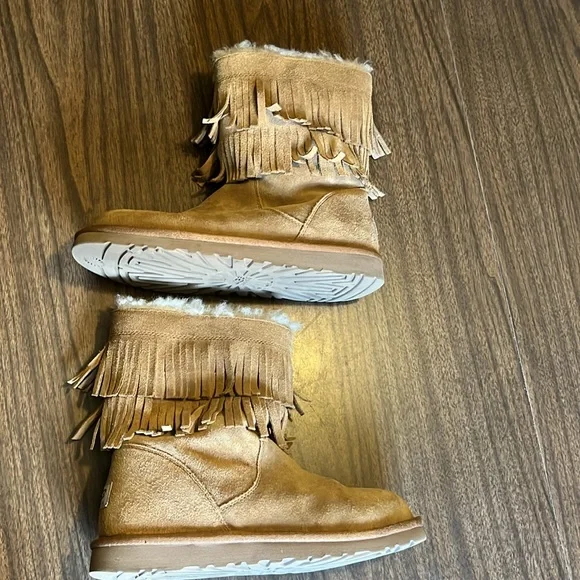 LAST CHANCE UGG Layered Fringe Boots Women Size 5 Tan Boots S/N 1004953k