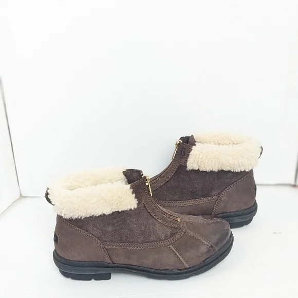 NWOT UGG Hapsburg zip winter boots