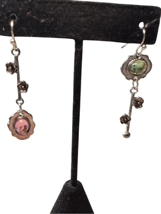 3/$20 NWT Vintage-Style Floral Drop Earrings with Pink and Green Stones