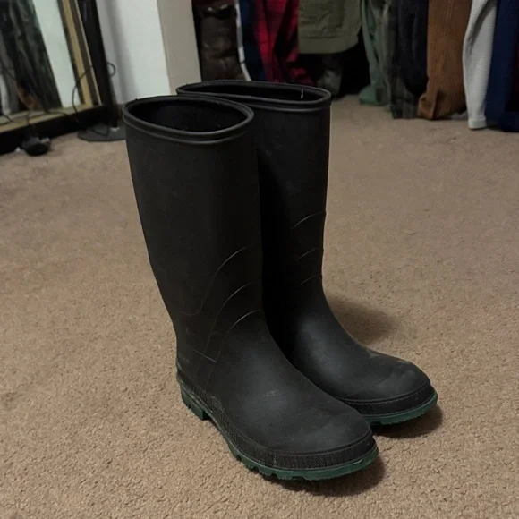 Source Unknown Black Boots with Green Soles