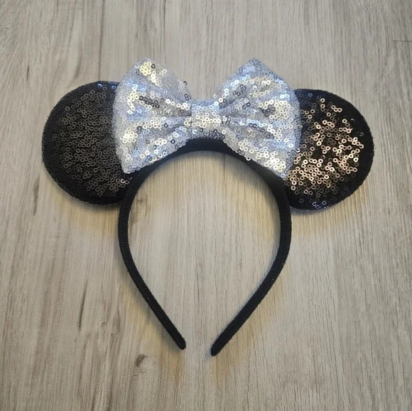 Disney Minnie Mouse Black Headband Silver Sequin Bow Ears Brand new