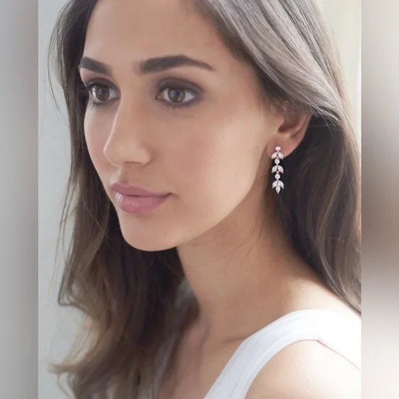 ✨ NWT Dareth Colburn Crystal Drop Earrings – Bridal / Formal ✨