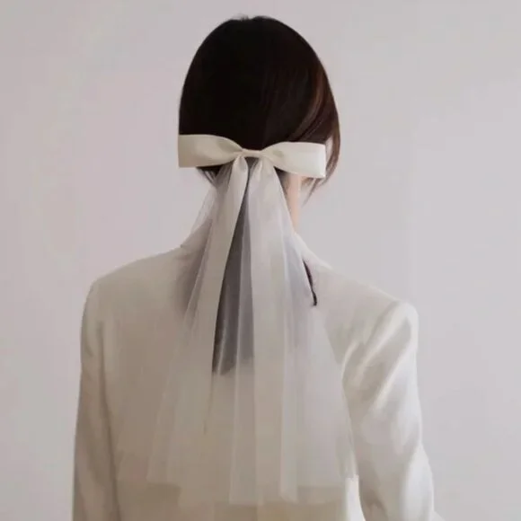 Short Wedding Veil with Slim Silk Bow