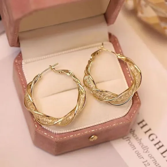 Glamorous 18K Gold-Plated Hoop Earrings