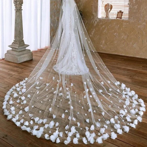 SHEIN White Bridal Veil with 3D Floral Trim