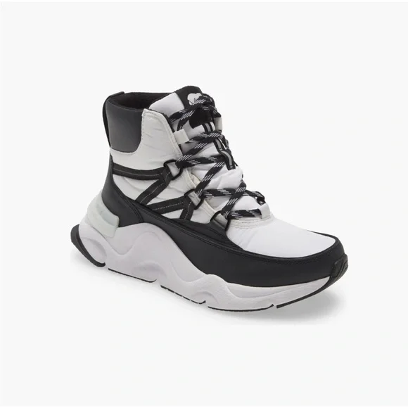 SOREL Z47113 Womens White Kinetic Rnegd Sport Insulated WP Boot Size US 8 EU 39
