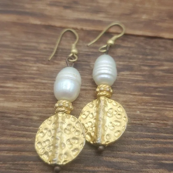 E905 freshwater pearl goddess drop‎ earrings