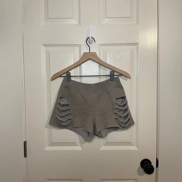 Alo Yoga Gray Distressed Sweat Shorts Athleisure Luxe Size XS