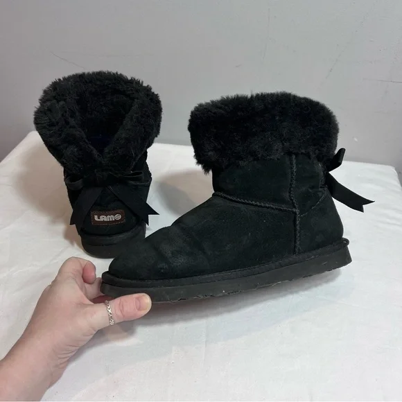 Lamo black suede and shearling wool side zip back bow winter boots size 8