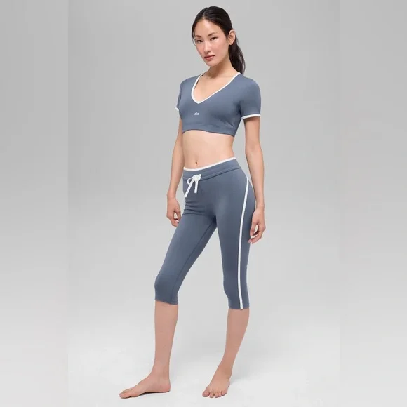 ALO YOGA | ✨NEW✨ Airbrush High-Waist Race Pace Capri in Bluestone/White