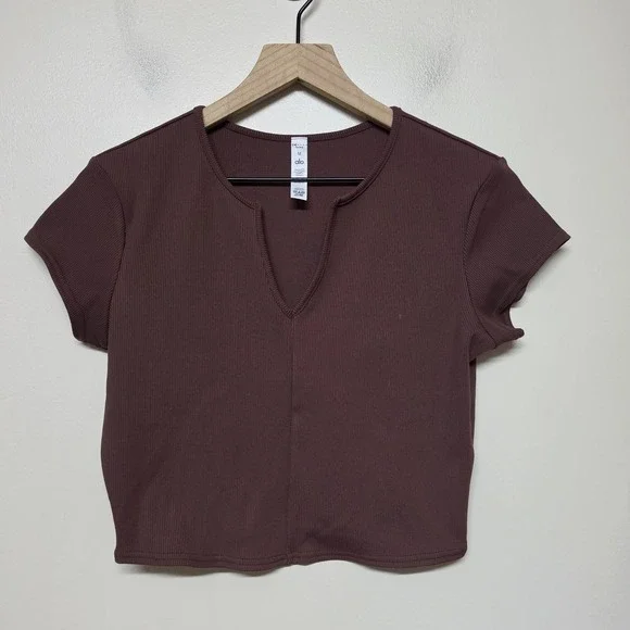 ALO YOGA Brown Ribbed Cropped Savvy Short Sleeve Active Lounge Shirt Top Size M