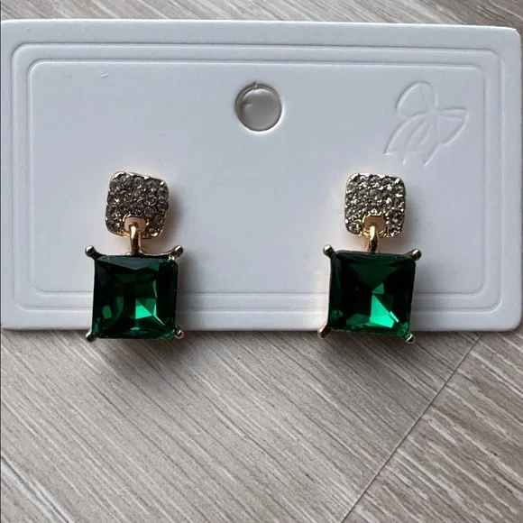 Emerald Green Gemstone Drop Earrings NEW 🏷️