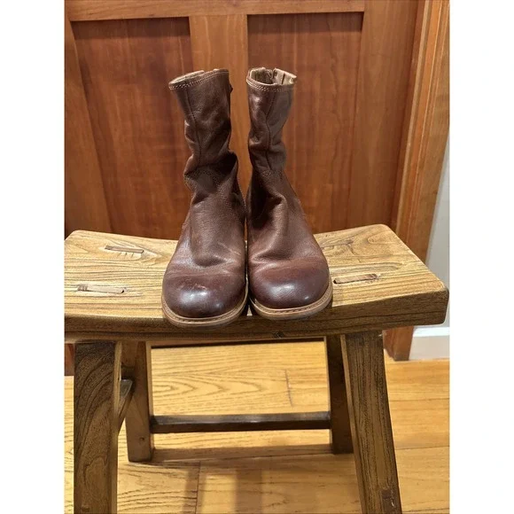 Timberland Leather Water Proof Booties Ankle Zip In The Back Brown Boots 7.5
