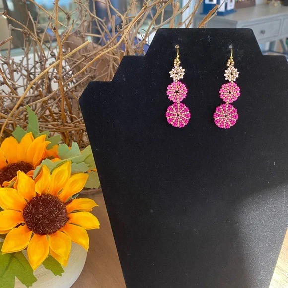 🍀 Elegant Pink and Gold Dangle Earrings