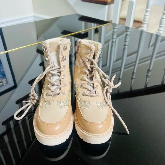 Women's Tan Lace-Up Boots 7